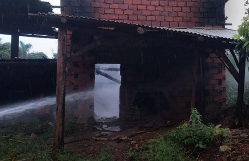 Incêndio destrói 520 varas de tabaco e estufa no interior de Candelária