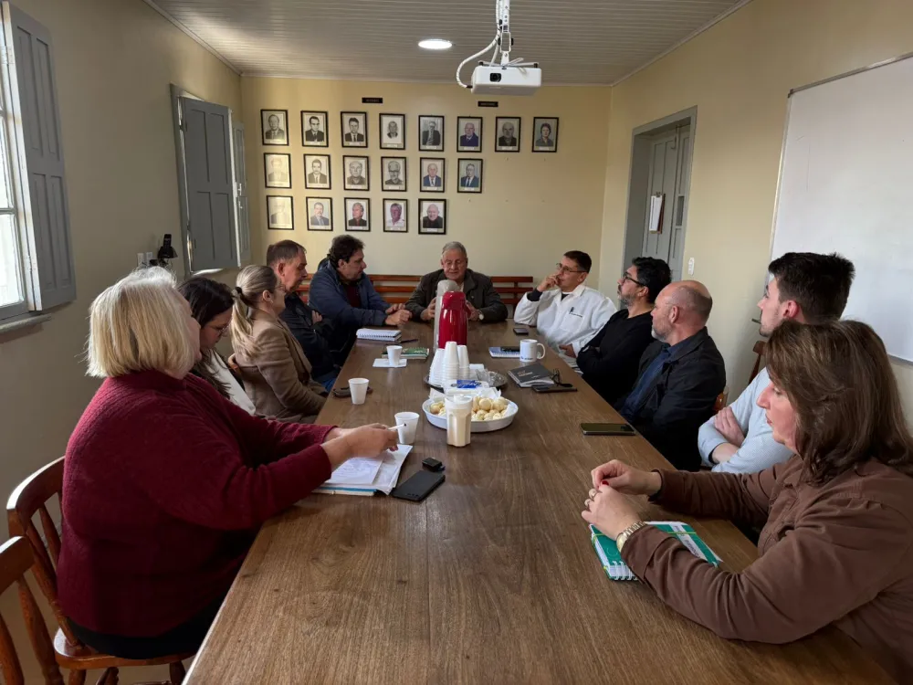 Reunião entre prefeitura e hospital busca soluções para qualidade dos atendimentos