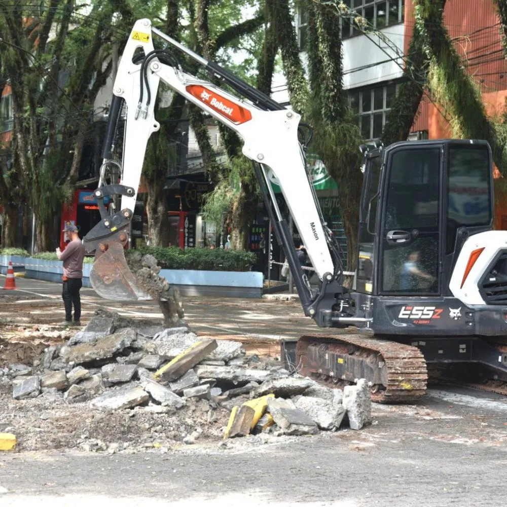 Obras de revitalização do Calçadão da Floriano foram iniciadas