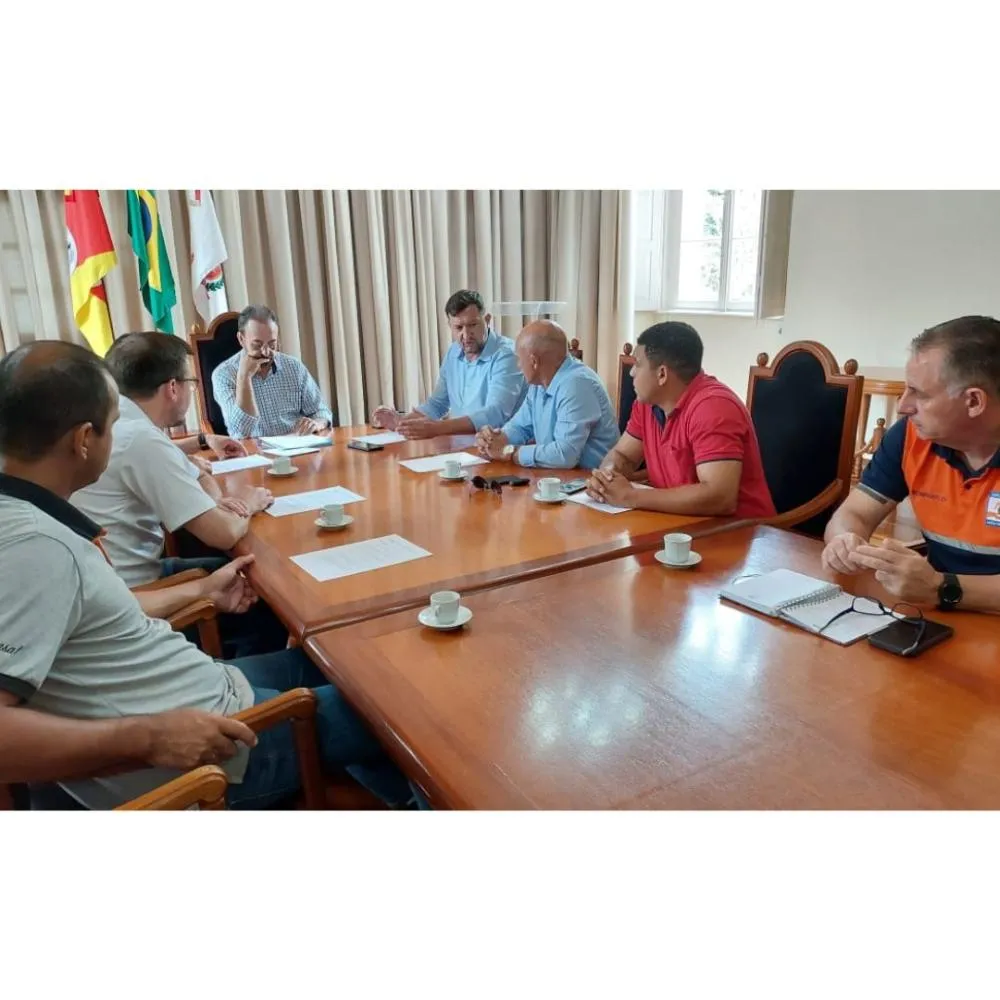 Prefeito Sérgio Moraes recebe representação de moradores do Bairro Navegantes