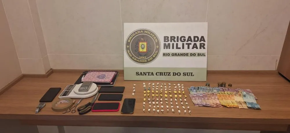 Brigada Militar de Santa Cruz do Sul prende mulher por tráfico de entorpecentes 