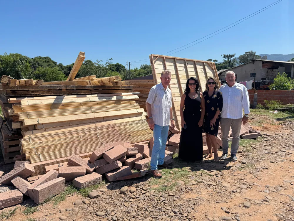 Casas doadas pelo Instituto Dunga começam a ser construídas