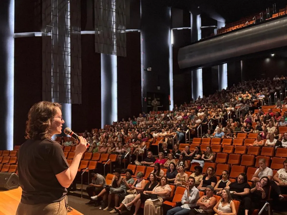 Abertura do ano letivo das EMEIs reúne profissionais no Teatro Univates