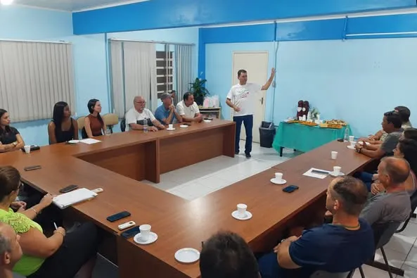 Reunião alinha equipe de motoristas e monitoras do transporte escolar