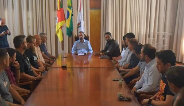 Prefeito convoca Assemp e cervejeiros de Santa Cruz para tratarem da 40ª Oktoberfest