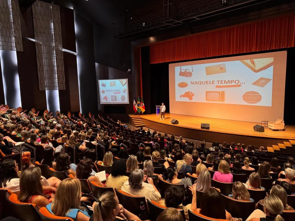 Abertura do ano letivo do Ensino Fundamental reúne 800 profissionais de Lajeado