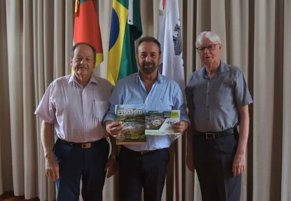 Prefeito Sérgio Moraes recebe convite para lançamento da Expoagro Afubra