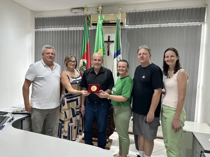 Secretaria Municipal de Educação de Sinimbu recebe o Selo Ouro da Alfabetização em Brasília