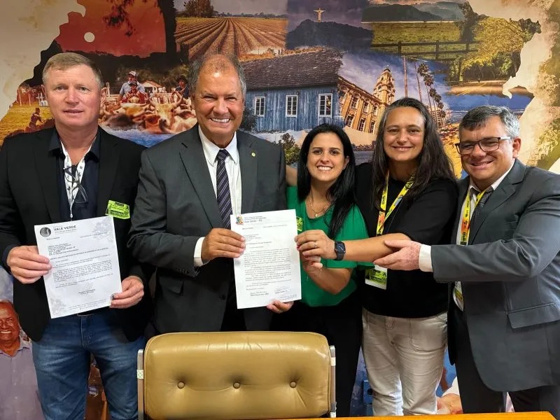 Prefeito garante mobiliário para nova escola com emenda parlamentar