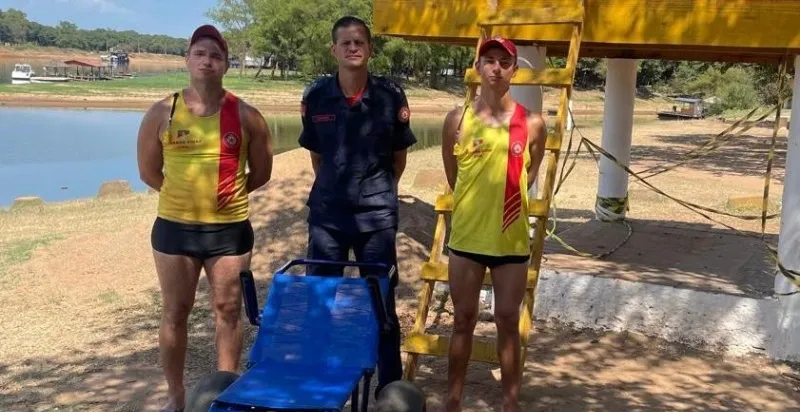 Cadeira anfíbia está disponível na Praia dos Ingazeiros