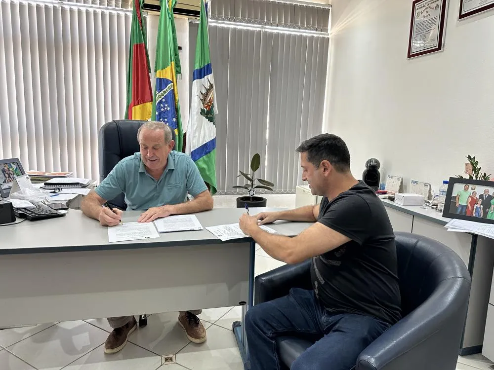 Assinado contrato para reforma do Centro Administrativo