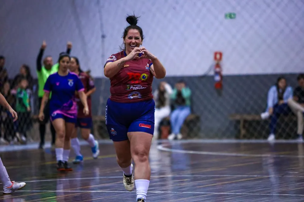 Com muita integração e redes balançando, rodada de sábado reuniu famílias e torcidas para acompanhar grandes duelos pelas categorias Força Livre e Feminino.