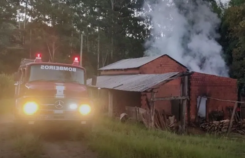 Bombeiros de Candelária combatem incêndio em estufa