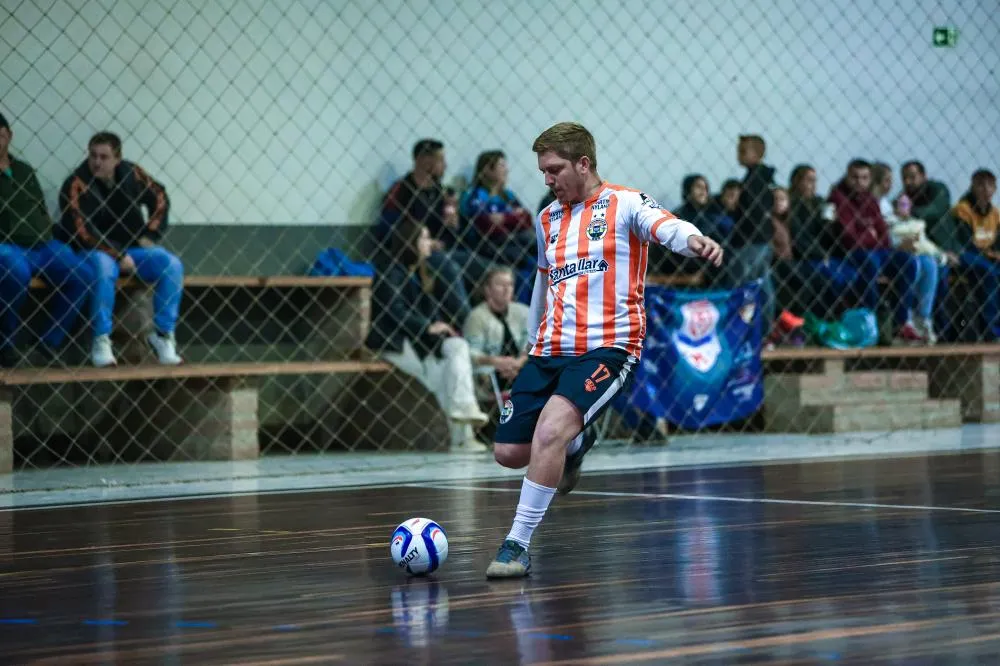 8ª rodada do Campeonato de Futsal do Ferraz tem jogos equilibrados e muitos gols