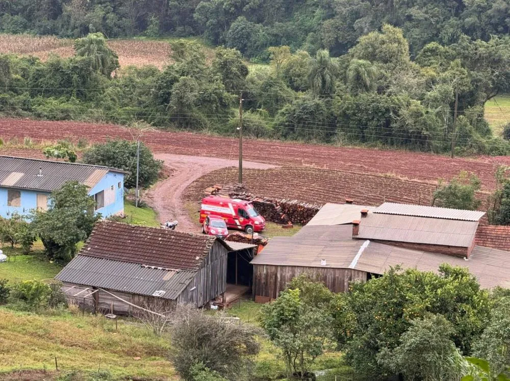 IDOSO DESAPARECIDO É LOCALIZADO COM VIDA NA COSTA DO RIO APÓS INTENSAS BUSCAS